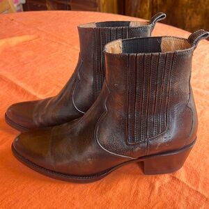 Frye “Diana” Chelsea boots